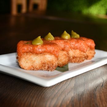 Hama Sushi signature dishes Crispy Rice Cake
Yellowtail Sashimi
Rainbow Roll
